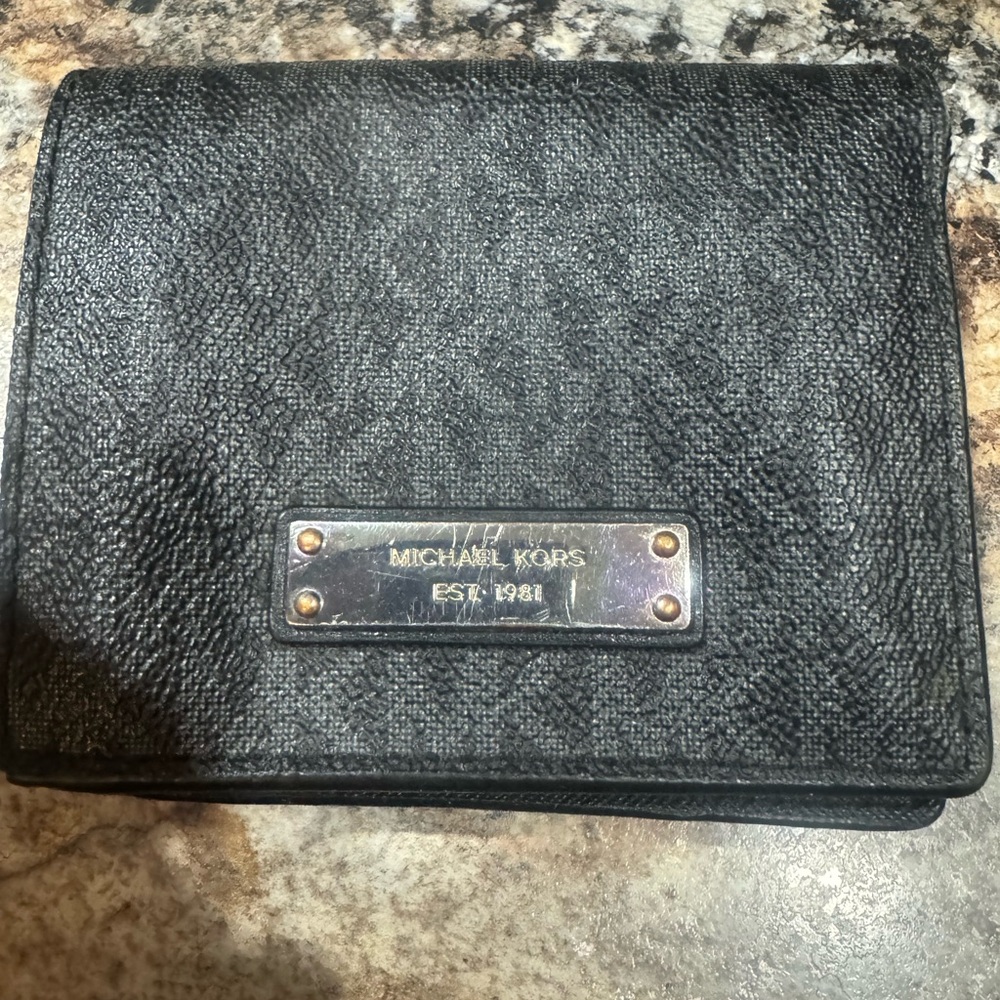 Small Michael kors black wallet